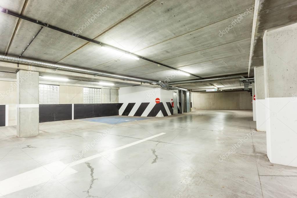 Autorimessa condominiale con nuova pavimentazione