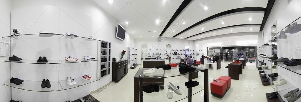 Negozio abbigliamento completato con illuminazione a binario