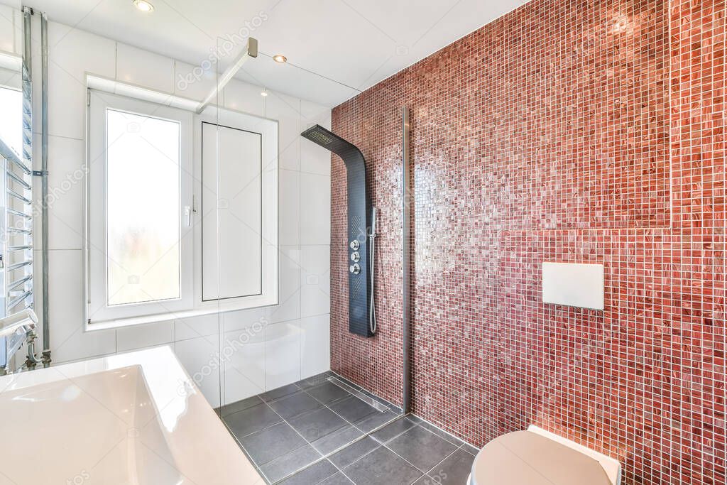 Pacchetto bagno Essential con rivestimenti semplici
