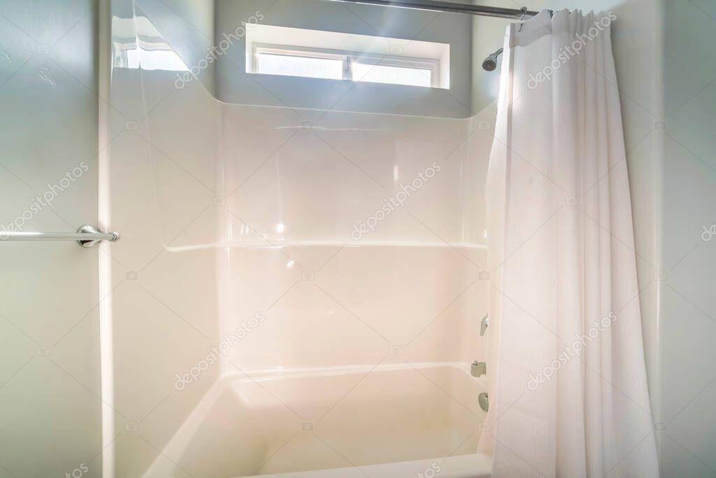 Pacchetto bagno Plus con doccia walk-in e arredo